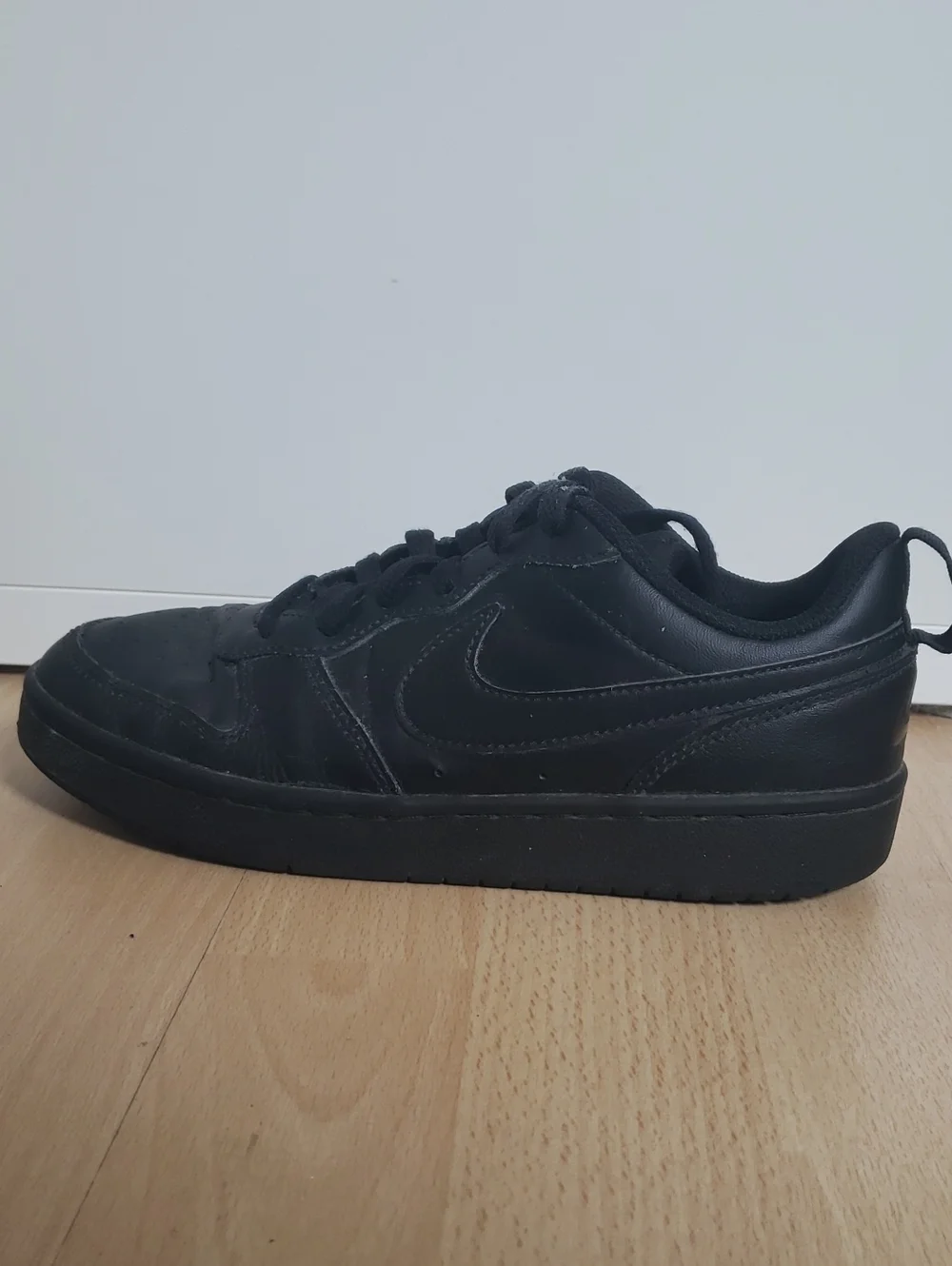 Nike Borough All Black Low Top Sneakers Size 5.5